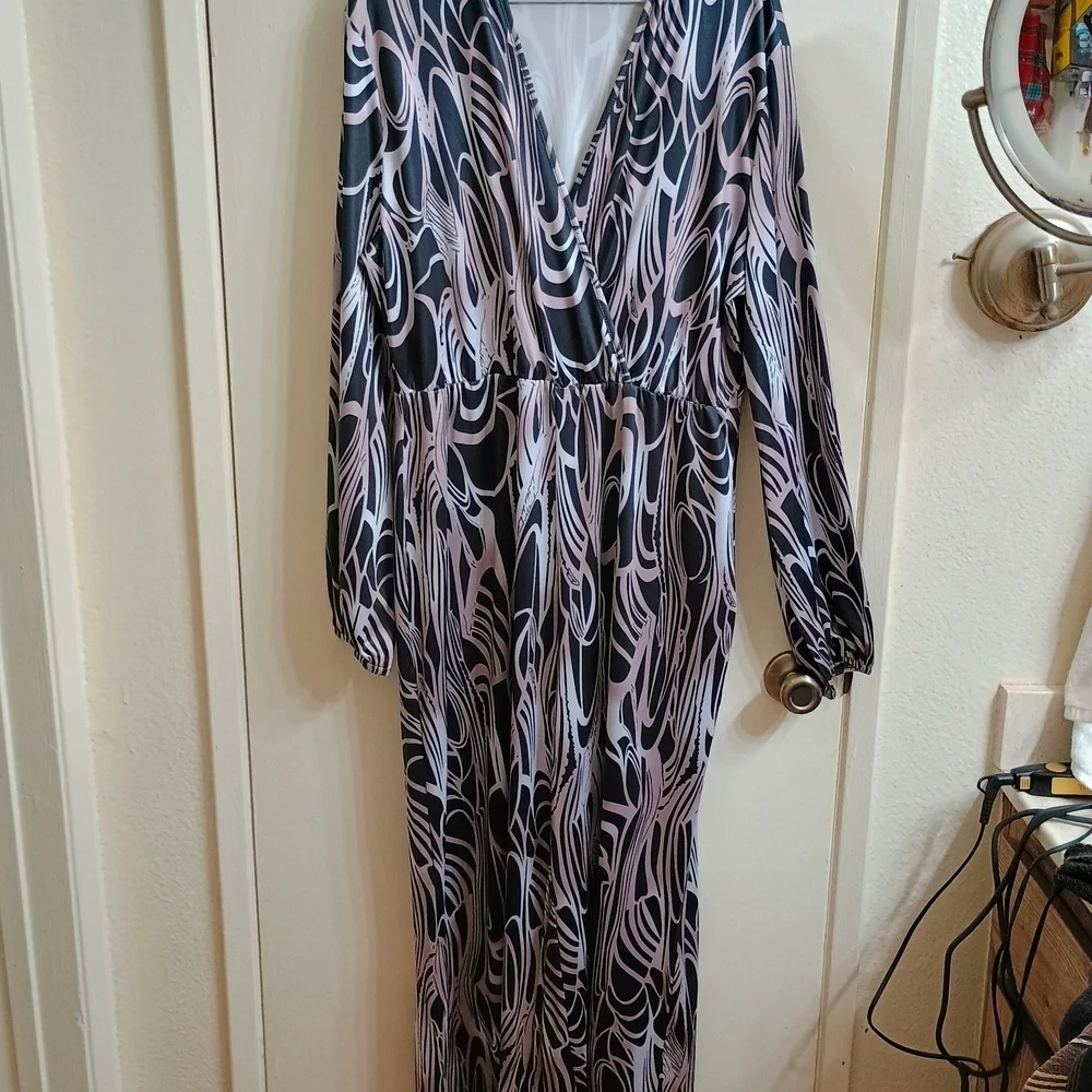 Elegant Black and Light Purple Patterned Pant Suit - Picture 2 of 6